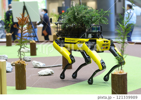 電動四足歩行ロボット「Spot（スポット）」 121339989