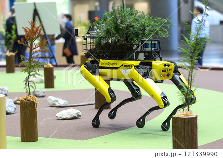 電動四足歩行ロボット「Spot（スポット）」 121339990