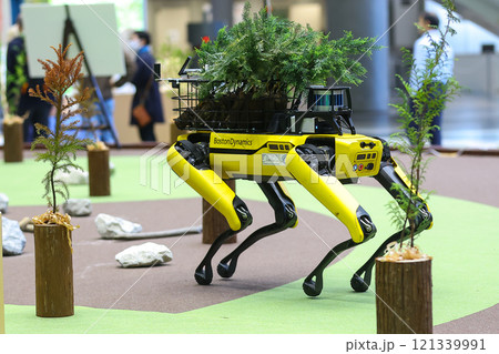 電動四足歩行ロボット「Spot（スポット）」 121339991