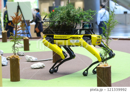 電動四足歩行ロボット「Spot（スポット）」 121339992