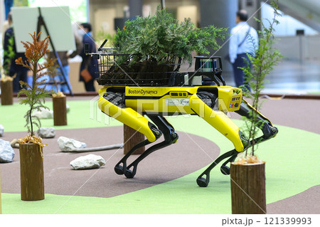 電動四足歩行ロボット「Spot（スポット）」 121339993