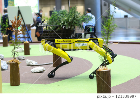 電動四足歩行ロボット「Spot（スポット）」 121339997