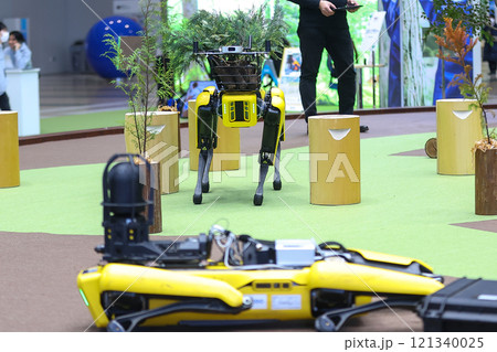 電動四足歩行ロボット「Spot（スポット）」 121340025
