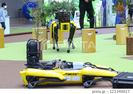 電動四足歩行ロボット「Spot（スポット）」 121340027