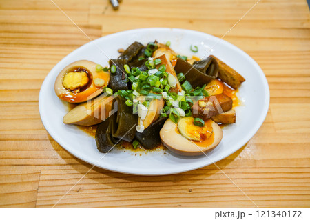 台湾風滷味(ルーヴェイ)の盛り合わせ - 香り高い家庭料理 台湾風滷味(ルーヴェイ)の盛り合わせ - 香り高い家庭料理 121340172