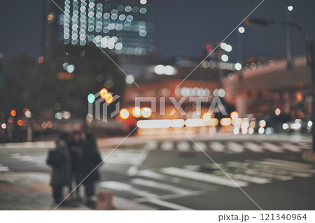 夜の都市ぼかし風景 121340964