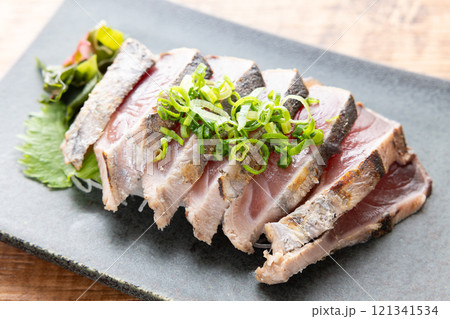 美味しい鰹のたたき 美味しい鰹のたたき 121341534