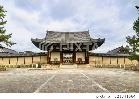 法隆寺・南大門（奈良県・斑鳩町） 121341664