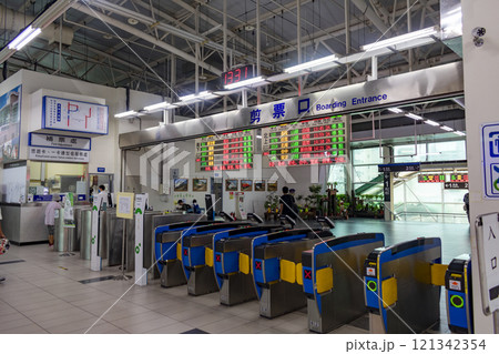 台湾 斗六駅の改札口の写真 台湾 斗六駅の改札口の写真 121342354