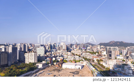 韓国ソウル市東大門の街並み 121342411