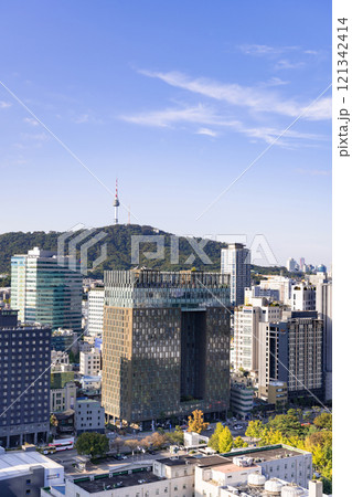 韓国ソウル市東大門の街並み 121342414