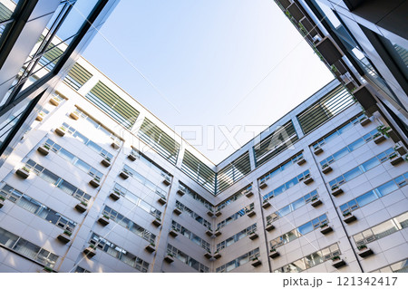 韓国ソウル市東大門の街並み 121342417