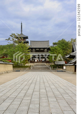 法隆寺・中門・五重塔(奈良県・斑鳩町) 法隆寺・中門・五重塔(奈良県・斑鳩町) 121342599