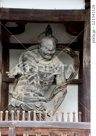 法隆寺・中門・金剛力士像（奈良県・斑鳩町） 121343126