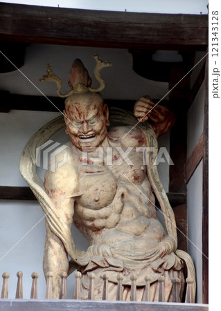 法隆寺・中門・金剛力士像（奈良県・斑鳩町） 121343128