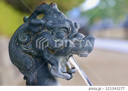 法隆寺・中門・龍の手水舎（奈良県・斑鳩町） 121343277