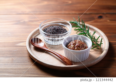 粒マスタードとマスタードシード 121344442