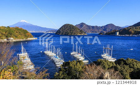 長浜城址(沼津市)から見た富士山とヨット 長浜城址(沼津市)から見た富士山とヨット 121344918