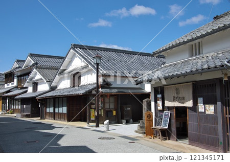 兵庫県丹波篠山市:篠山/河原町妻入商家群の町並み 兵庫県丹波篠山市:篠山/河原町妻入商家群の町並み 121345171