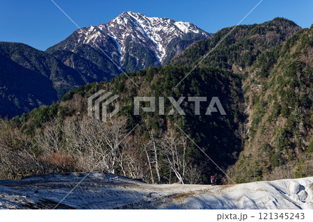 日向山・ガンガワラから見る残雪の甲斐駒ヶ岳 121345243