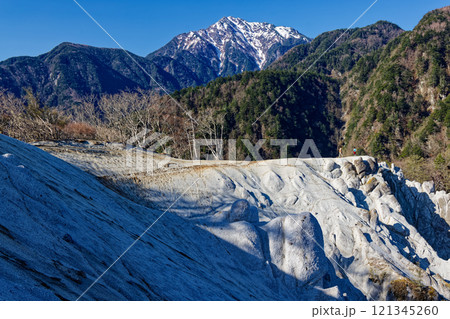日向山・ガンガワラから見る残雪の甲斐駒ヶ岳 121345260