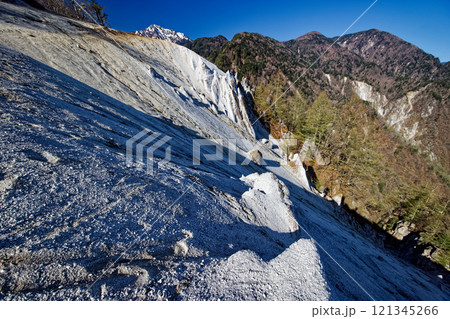 日向山・ガンガワラから見る残雪の甲斐駒ヶ岳 日向山・ガンガワラから見る残雪の甲斐駒ヶ岳 121345266
