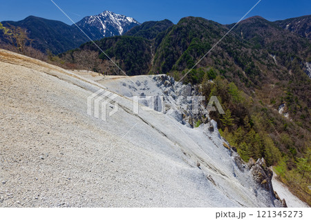 日向山・ガンガワラから見る残雪の甲斐駒ヶ岳 121345273