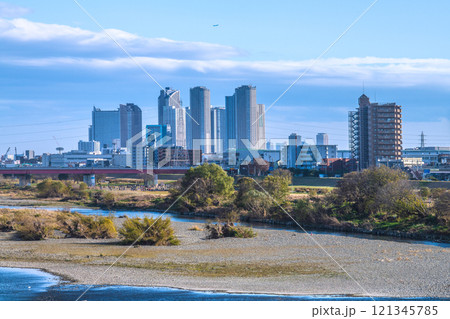 日本の東京都市景観 年の瀬。川崎・武蔵小杉駅前のタワーマンション群や航空機などを望む=21日 日本の東京都市景観 年の瀬。川崎・武蔵小杉駅前のタワーマンション群や航空機などを望む=21日 121345785