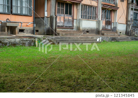 廃校になっている元京都市立大原小学校百井分校小学校を撮影したも 廃校になっている元京都市立大原小学校百井分校小学校を撮影したも 121345845