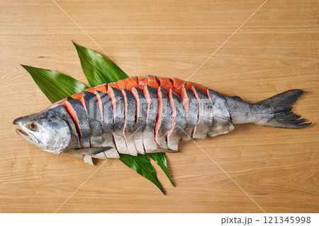 新巻鮭　切り身　北海道産白鮭（オス） 121345998