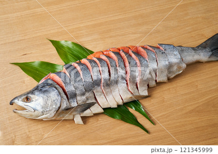 新巻鮭　切り身　北海道産白鮭（オス） 121345999