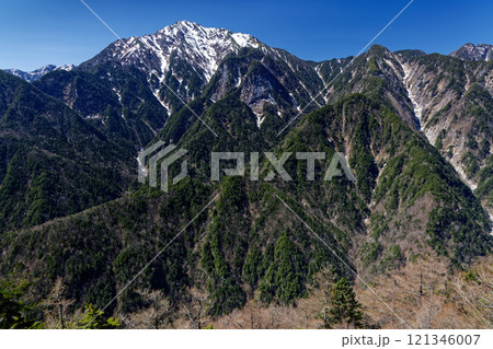 鞍掛山から見る残雪の甲斐駒ヶ岳 鞍掛山から見る残雪の甲斐駒ヶ岳 121346007