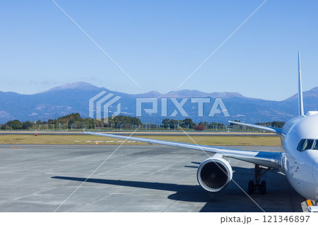 鹿児島空港から見た霧島連山方面の風景 鹿児島空港から見た霧島連山方面の風景 121346897