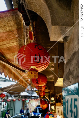 九份の街並み（台湾・新北市瑞芳区） 121347452