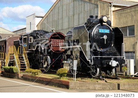 小倉総合車両センターで展示されているD51形蒸気機関車（カットモデル） 121348073