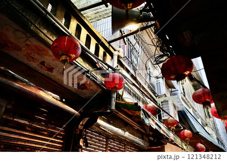 九份の街並み（台湾・新北市瑞芳区） 121348212