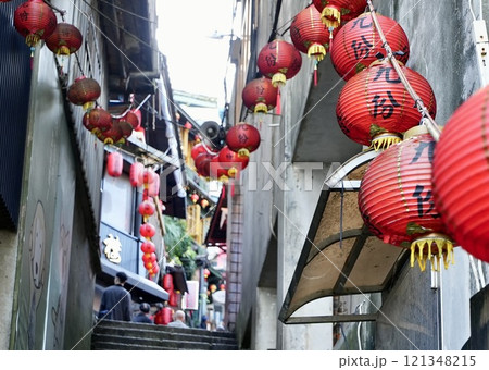 九份の街並み（台湾・新北市瑞芳区） 121348215
