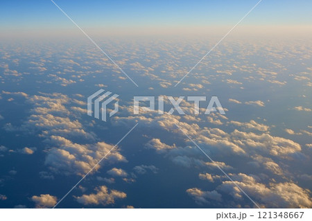 飛行機から見た風景・夕景 121348667