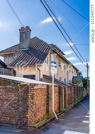 近江八幡　伝統的建造群保存地区　池田町洋風住宅街（ヴォーリズ建築）ダブルハウス（コロニアルスタイル） 121348777