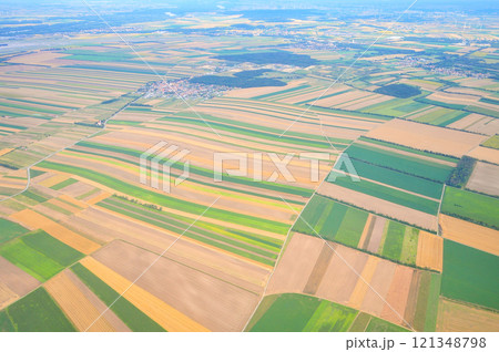 オーストリアウィーン郊外の空撮風景 オーストリアウィーン郊外の空撮風景 121348798