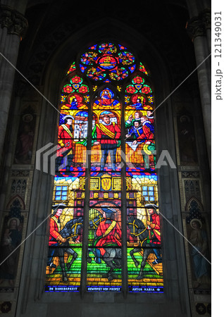 オーストリアの首都ウィーンにあるヴォティーフ教会 オーストリアの首都ウィーンにあるヴォティーフ教会 121349031