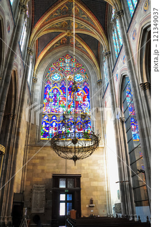オーストリアの首都ウィーンにあるヴォティーフ教会 オーストリアの首都ウィーンにあるヴォティーフ教会 121349037