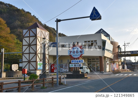 夕暮れの桑川駅　新潟 121349865