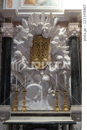 Altar in Chapel Cenami, high relief of Giovanni Baratta, Basilica of San Frediano, Lucca, Tuscany, Italy 121349907