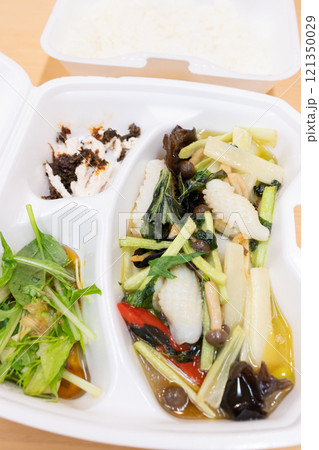 おいしいイカと野菜の塩炒め弁当 おいしいイカと野菜の塩炒め弁当 121350029