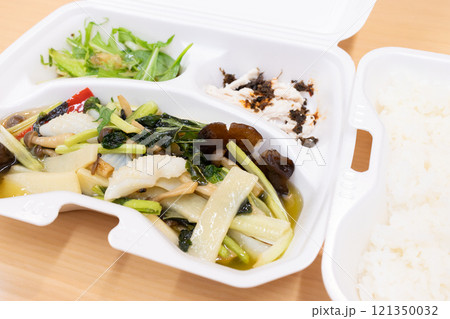 おいしいイカと野菜の塩炒め弁当 おいしいイカと野菜の塩炒め弁当 121350032