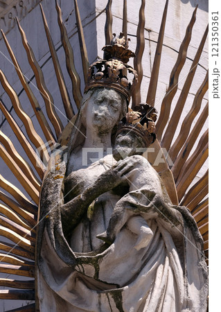 Virgin Mary with baby Jesus, statue on the corner of the facade of the San Michele in Foro Church in Lucca, Italy Virgin Mary with baby Jesus, statue on the corner of the facade of the San Michele in Foro Church in Lucca, Italy 121350361