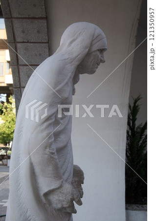Statue of Mother Teresa, Skopje, Macedonia 121350957