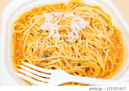 美味しい本ズワイ蟹のせトマトクリームソースパスタ 121351427