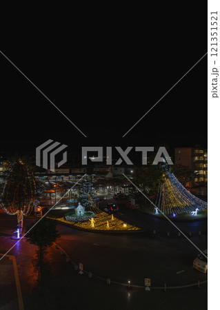 遠州鉄道浜北駅前広場のイルミネーションの風景(静岡県) 121351521